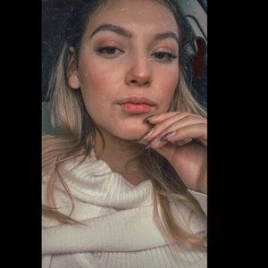 Meet your Posher, Alejandra